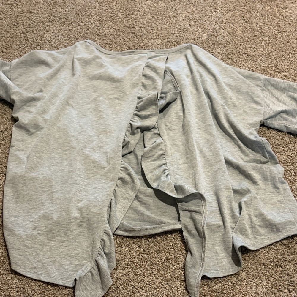 Three Bird’s Nest Women's Ruffled Flutter Back Top - light gray - Picture 3 of 3